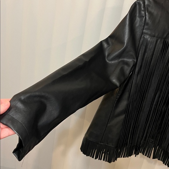 Sleek Chico’s Black Faux Leather Fringe Open Front Long Sleeve Jacket - Picture 7 of 13